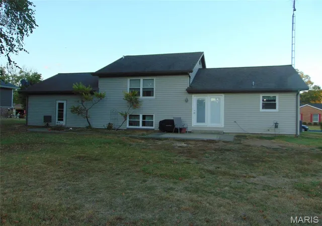 Photo 3 of Single family home for sale at 710 Palace Dr, Pinckneyville, IL 62274 | MLS# MIS26066774 | Listing updated on 2026-10-16