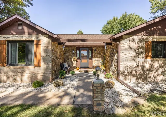 Photo 1 of Single family home for sale at 2001 Tiffany Dr, Belleville, IL 62223 | MLS# MIS26066777 | Listing updated on 2026-10-22