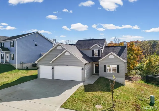 Photo 3 of Single family home for sale at 302 Wolf Pack Dr, Imperial, MO 63052 | MLS# MIS26066782 | Listing updated on 2026-10-29