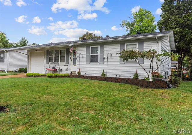 Photo 1 of Single family home for sale at 975 Sherman Ln, Florissant, MO 63031 | MLS# MIS26066785 | Listing updated on 2026-10-21