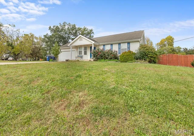 Photo 3 of Sale Pending at 28 Aster Dr, Wright City, MO 63390 | MLS# MIS26066805 | Listing updated on 2026-10-21
