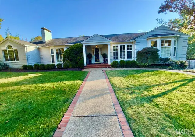 Photo 1 of Single family home for sale at 2 Warson Ln, Saint Louis, MO 63124 | MLS# MIS26066811 | Listing updated on 2026-10-22
