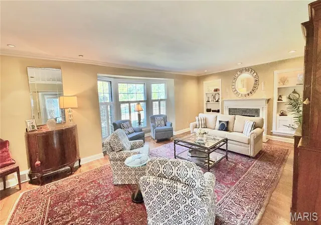 Photo 3 of Single family home for sale at 2 Warson Ln, Saint Louis, MO 63124 | MLS# MIS26066811 | Listing updated on 2026-10-22