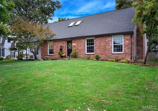 Photo 3 of Single family home for sale at 642 Windrush Dr, Saint Louis, MO 63122 | MLS# MIS26066812 | Listing updated on 2026-10-29