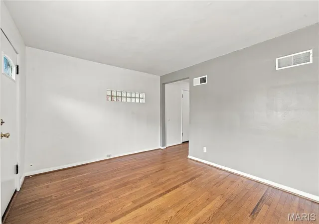 Photo 4 of Single family home for sale at 5730 Sutherland Ave, St Louis, MO 63109 | MLS# MIS26066813 | Listing updated on 2026-10-21