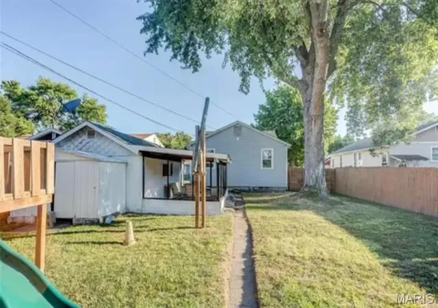 Photo 2 of Single family home for sale at 215 Rohm Pl, Roxana, IL 62084 | MLS# MIS26066821 | Listing updated on 2026-10-27