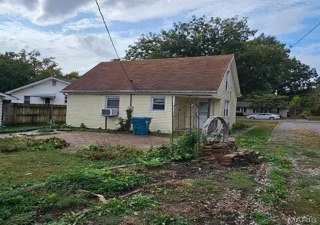 Photo 2 of Single family home for sale at 6 N Smith St, Smithton, IL 62285 | MLS# MIS26066826 | Listing updated on 2026-10-29