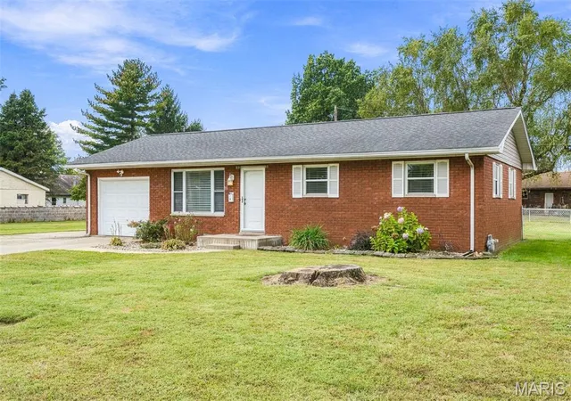 Photo 2 of Single family home for sale at 55 Country Pl Ln, Granite City, IL 62040 | MLS# MIS26066828 | Listing updated on 2026-10-22