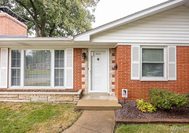 Photo 2 of Single family home for sale at 505 Southgate Dr, Belleville, IL 62223 | MLS# MIS26066840 | Listing updated on 2026-10-21
