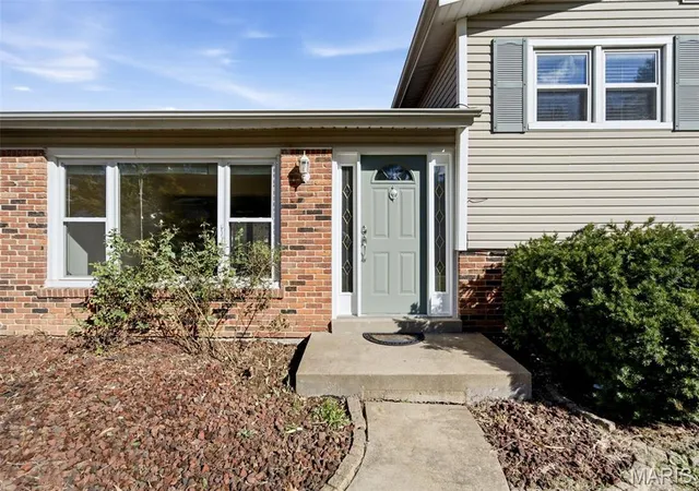 Photo 3 of Single family home for sale at 1207 Fieldhurst Dr, Ballwin, MO 63011 | MLS# MIS26066844 | Listing updated on 2026-10-22