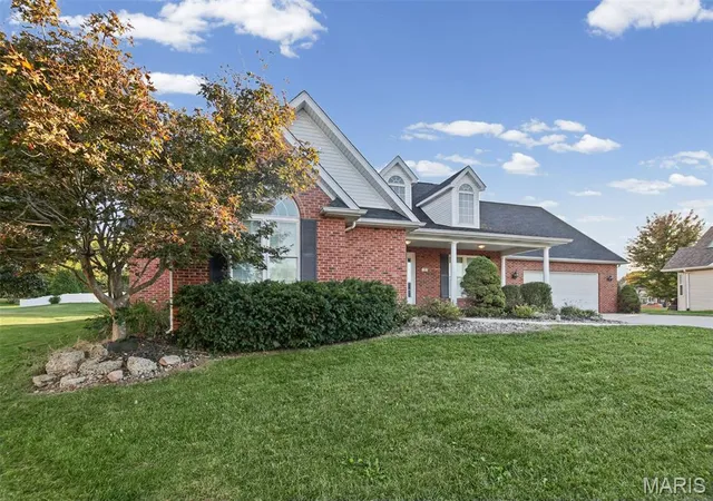 Photo 3 of Single family home for sale at 1205 Rosewood Ct, Godfrey, IL 62035 | MLS# MIS26066848 | Listing updated on 2026-10-22