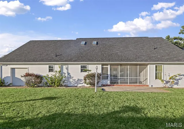 Photo 4 of Single family home for sale at 1205 Rosewood Ct, Godfrey, IL 62035 | MLS# MIS26066848 | Listing updated on 2026-10-22