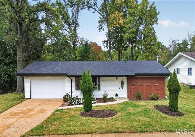 Photo 1 of Sale Pending at 12453 Westport Dr, Saint Louis, MO 63146 | MLS# MIS26066852 | Listing updated on 2026-10-27