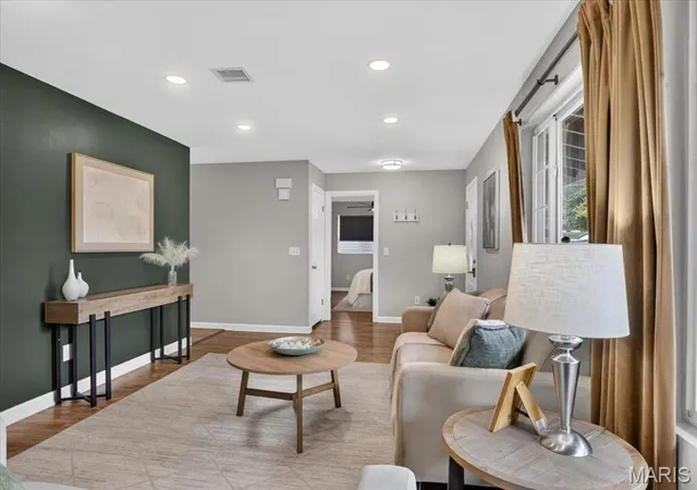 Photo 4 of Sale Pending at 12453 Westport Dr, Saint Louis, MO 63146 | MLS# MIS26066852 | Listing updated on 2026-10-27