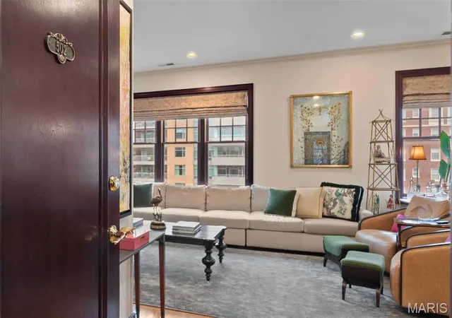 Photo 3 of Condo for sale at 4540 Lindell Blvd #502, Saint Louis, MO 63108 | MLS# MIS26066860 | Listing updated on 2026-10-18