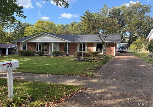 Photo 1 of Single family home for sale at 6945 Lakeside Hills Dr, Florissant, MO 63033 | MLS# MIS26066864 | Listing updated on 2026-10-28