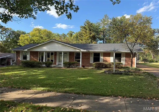 Photo 1 of Single family home for sale at 6945 Lakeside Hills Dr, Florissant, MO 63033 | MLS# MIS26066864 | Listing updated on 2026-10-28