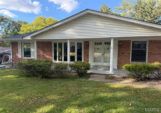 Photo 2 of Single family home for sale at 6945 Lakeside Hills Dr, Florissant, MO 63033 | MLS# MIS26066864 | Listing updated on 2026-10-28