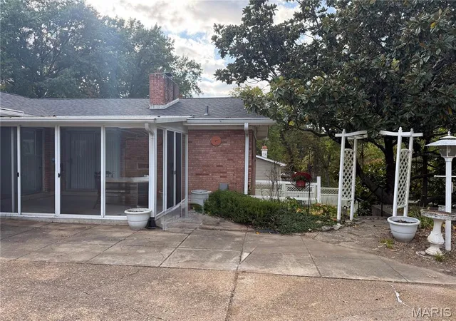 Photo 4 of Single family home for sale at 6945 Lakeside Hills Dr, Florissant, MO 63033 | MLS# MIS26066864 | Listing updated on 2026-10-28