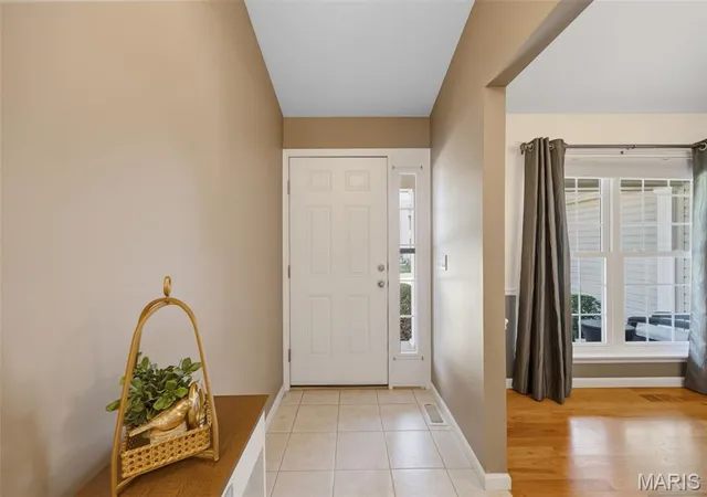 Photo 3 of Single family home for sale at 1669 Summit Ter Ct, Fenton, MO 63026 | MLS# MIS26066865 | Listing updated on 2026-10-21