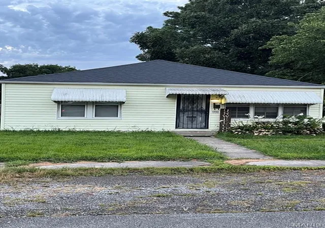 Single family home for sale at 815 N Walnut St, Dexter, MO 63841 | MLS# MIS26066866