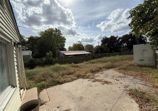 Photo 2 of Single family home for sale at 815 N Walnut St, Dexter, MO 63841 | MLS# MIS26066866 | Listing updated on 2026-10-17