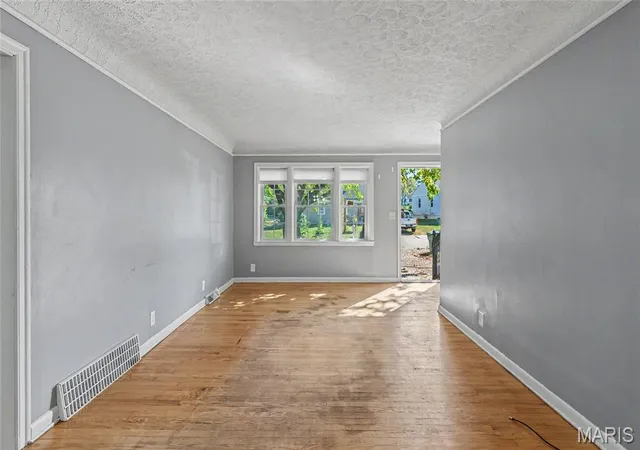Photo 3 of Single family home for sale at 1014 Lynwood Dr, Rolla, MO 65401 | MLS# MIS26066867 | Listing updated on 2026-10-22