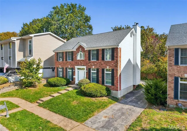 Photo 2 of Single family home for sale at 852 Lionsgate Dr, Saint Louis, MO 63130 | MLS# MIS26066868 | Listing updated on 2026-10-27
