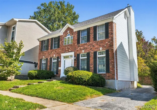 Photo 3 of Single family home for sale at 852 Lionsgate Dr, Saint Louis, MO 63130 | MLS# MIS26066868 | Listing updated on 2026-10-27