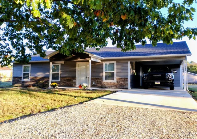 Single family home for sale at 802 Peggy St, Bertrand, MO 63823 | MLS# MIS26066872
