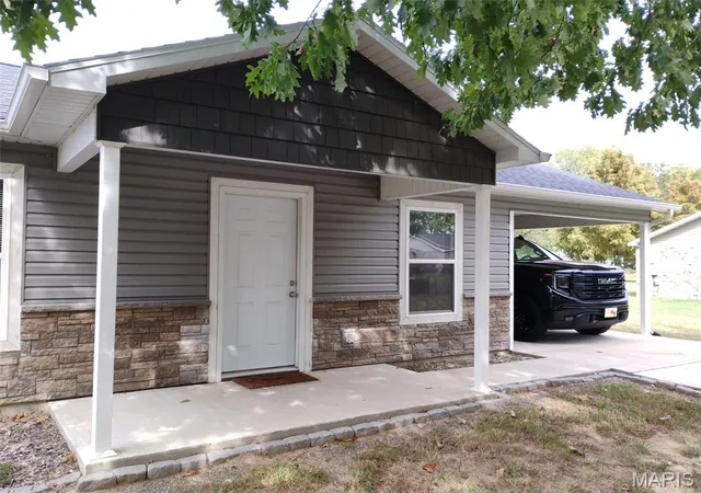 Photo 2 of Single family home for sale at 802 Peggy St, Bertrand, MO 63823 | MLS# MIS26066872 | Listing updated on 2026-10-22