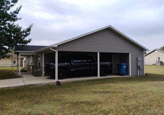 Photo 3 of Single family home for sale at 802 Peggy St, Bertrand, MO 63823 | MLS# MIS26066872 | Listing updated on 2026-10-22
