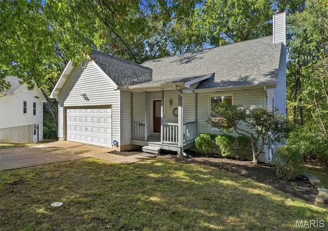 Photo 1 of Single family home for sale at 283 Caroline Ave, Saint Louis, MO 63122 | MLS# MIS26066876 | Listing updated on 2026-10-23