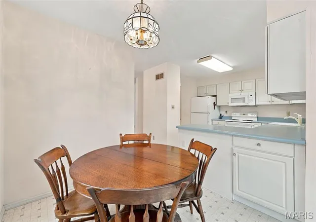 Photo 4 of Single family home for sale at 283 Caroline Ave, Saint Louis, MO 63122 | MLS# MIS26066876 | Listing updated on 2026-10-23
