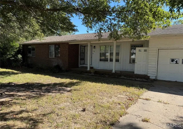 Photo 1 of Single family home for sale at 5 Charles Dr, Sikeston, MO 63801 | MLS# MIS26066880 | Listing updated on 2026-10-20