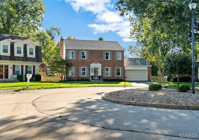 Photo 2 of Single family home for sale at 2358 Sportsmen Hl Dr, Chesterfield, MO 63017 | MLS# MIS26066881 | Listing updated on 2026-10-21
