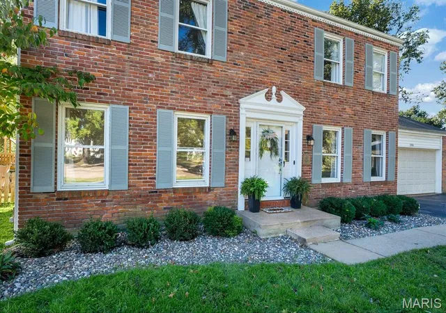 Photo 3 of Single family home for sale at 2358 Sportsmen Hl Dr, Chesterfield, MO 63017 | MLS# MIS26066881 | Listing updated on 2026-10-21