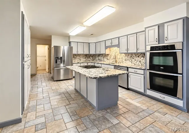 Photo 3 of Single family home for sale at 109 County Rd 556, Poplar Bluff, MO 63901 | MLS# MIS26066885 | Listing updated on 2026-10-19