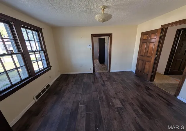 Photo 4 of Single family home for sale at 3915 W Main St, Belleville, IL 62226 | MLS# MIS26066887 | Listing updated on 2026-10-20
