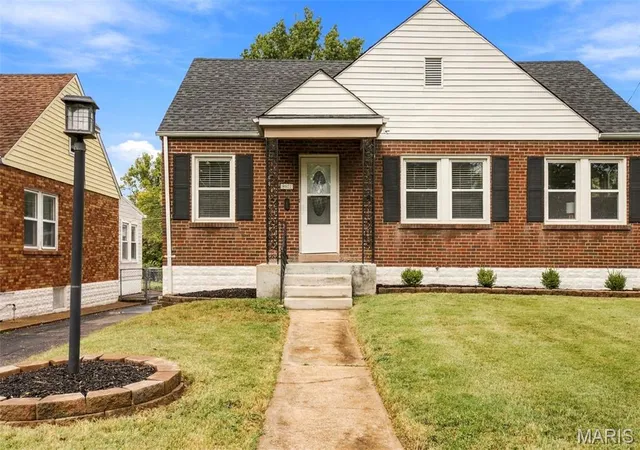 Photo 4 of Single family home for sale at 8901 Oneida Ln, Saint Louis, MO 63114 | MLS# MIS26066888 | Listing updated on 2026-10-22