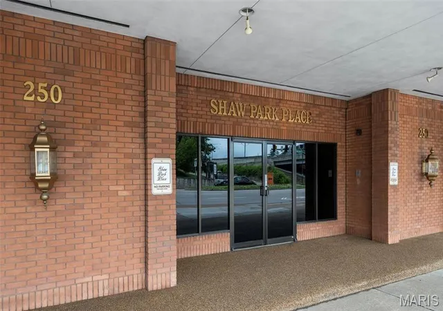 Photo 1 of Condo for sale at 250 S Brentwood Blvd #2E, Saint Louis, MO 63105 | MLS# MIS26066889 | Listing updated on 2026-10-18