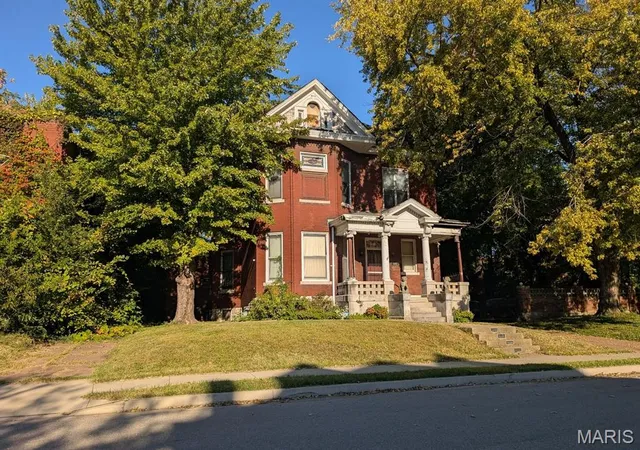 Photo 3 of Single family home for sale at 605 Washington Pl, East Saint Louis, IL 62205 | MLS# MIS26066890 | Listing updated on 2026-10-16