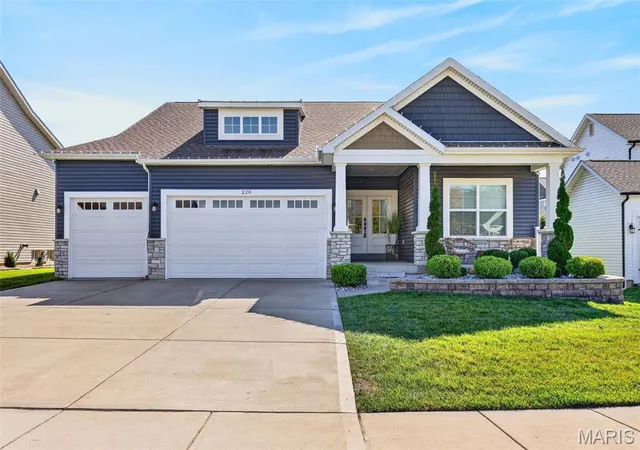 Photo 1 of Sale Pending at 220 Still Crk Dr, Lake Saint Louis, MO 63367 | MLS# MIS26066893 | Listing updated on 2026-10-28