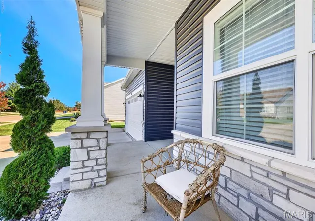 Photo 3 of Sale Pending at 220 Still Crk Dr, Lake Saint Louis, MO 63367 | MLS# MIS26066893 | Listing updated on 2026-10-28