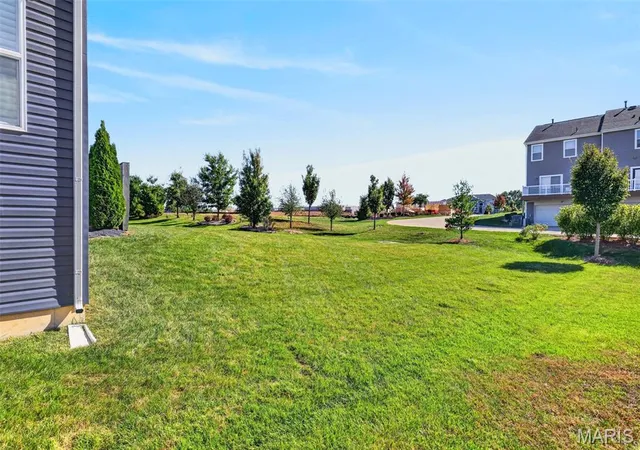 Photo 4 of Sale Pending at 220 Still Crk Dr, Lake Saint Louis, MO 63367 | MLS# MIS26066893 | Listing updated on 2026-10-28