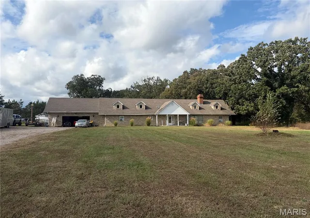 Photo 3 of Single family home for sale at 2707 N Service Rd, St Clair, MO 63077 | MLS# MIS26066899 | Listing updated on 2026-10-20