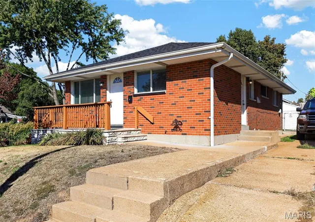 Photo 2 of Single family home for sale at 7011 Lansdowne Ave, Saint Louis, MO 63109 | MLS# MIS26066902 | Listing updated on 2026-10-28