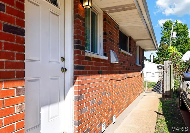 Photo 4 of Single family home for sale at 7011 Lansdowne Ave, Saint Louis, MO 63109 | MLS# MIS26066902 | Listing updated on 2026-10-28