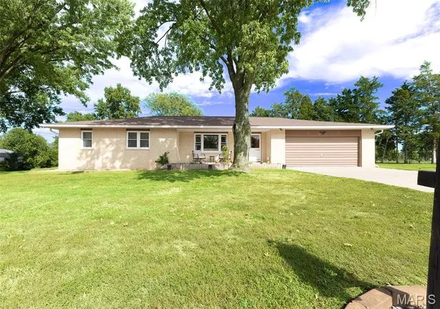 Single family home for sale at 2017 Valley View Rd, Mexico, MO 65265 | MLS# MIS26066904