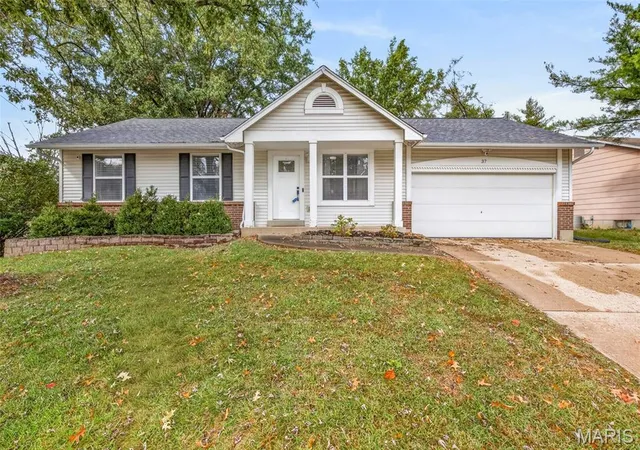 Photo 1 of Single family home for sale at 37 Royal Oaks Dr, O Fallon, MO 63366 | MLS# MIS26066912 | Listing updated on 2026-10-21